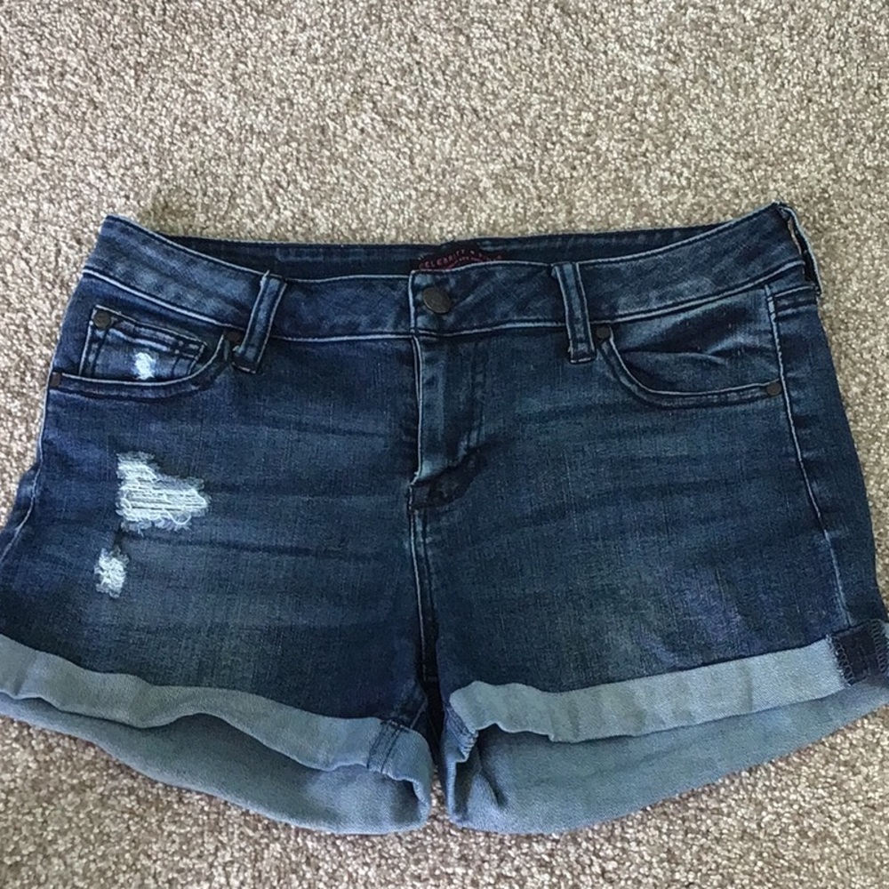 Women’s Cuffed Jean Shorts. Size 7
